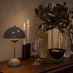 Stolní lampa Flowerpot VP9