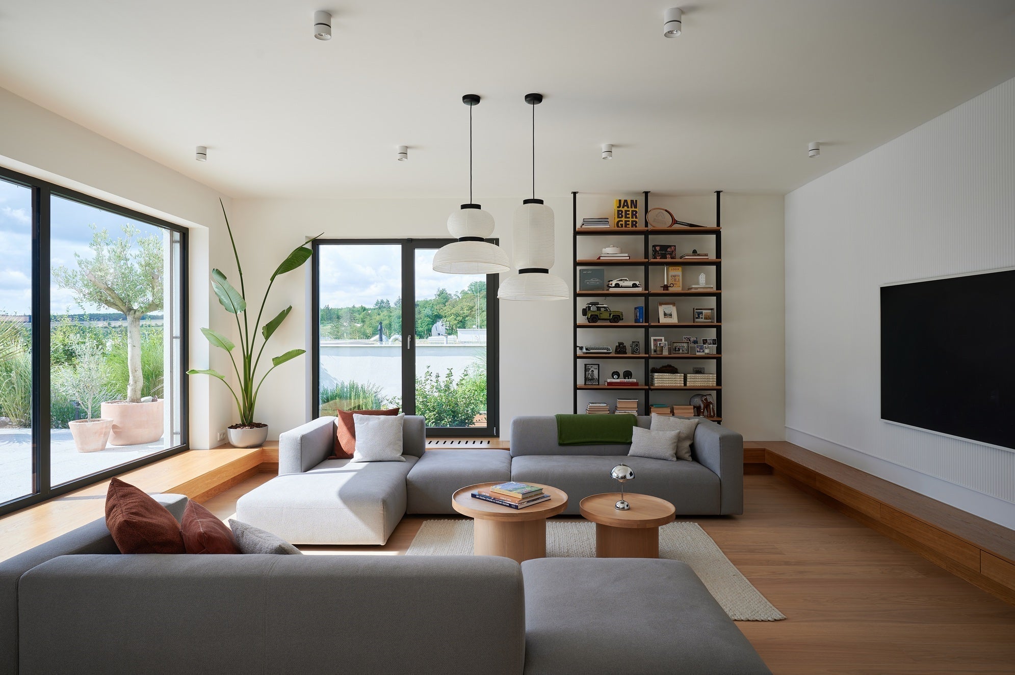 Interiér na klíč: Od betonu k domovu, do kterého si přinesete už jen kartáček